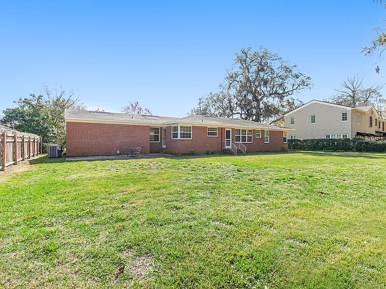 4428 Worth Dr W — Photo 18