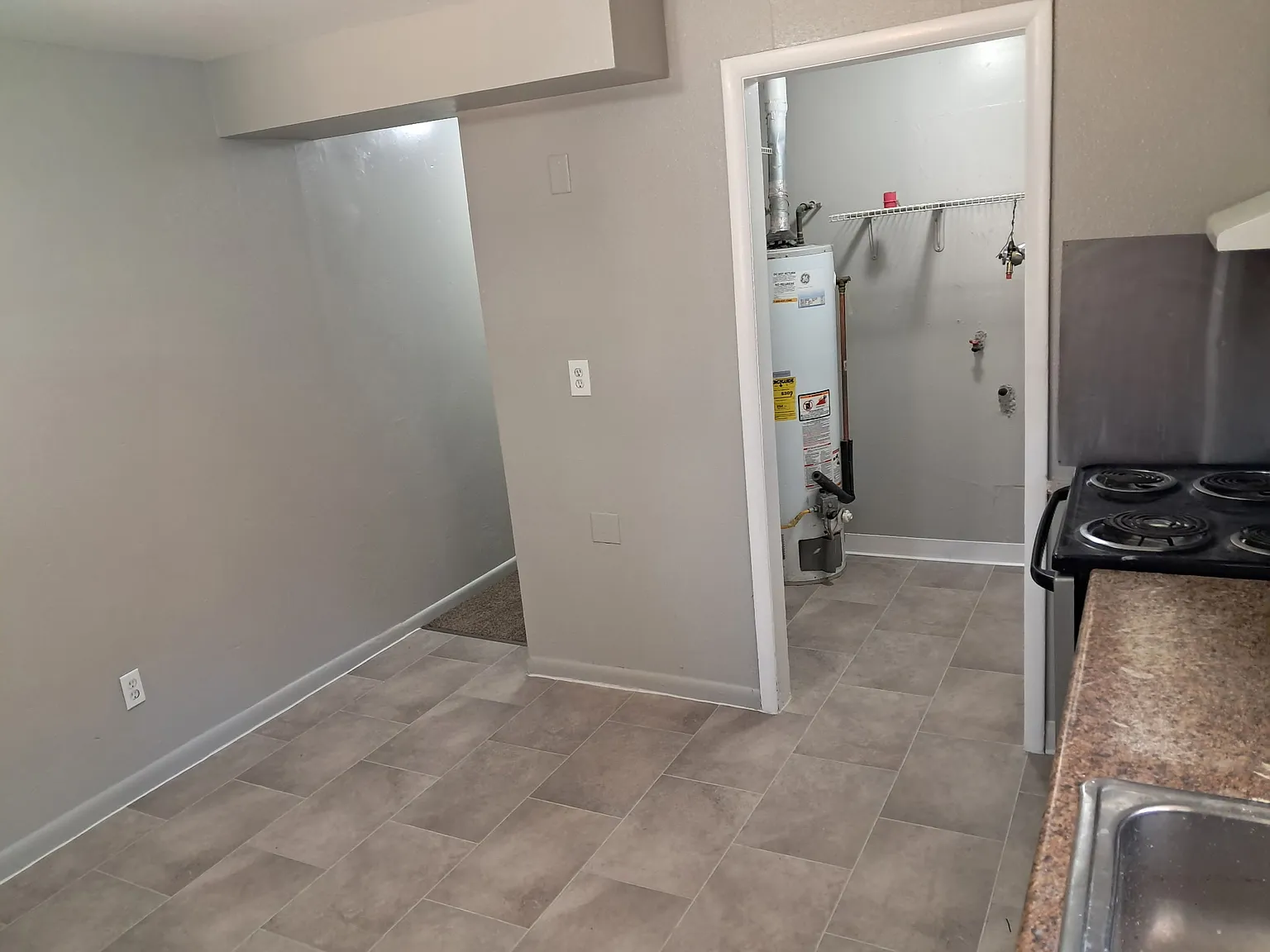 3 bed, 923 sqft, $2,150 — Photo 3