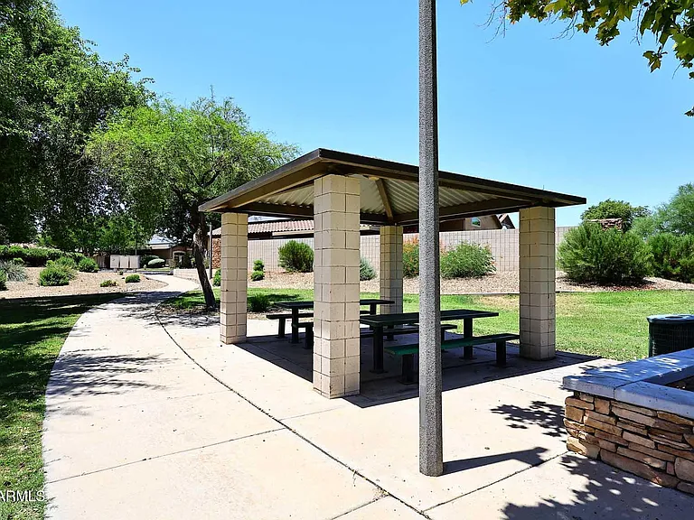12425 W Missouri Ave — Photo 32