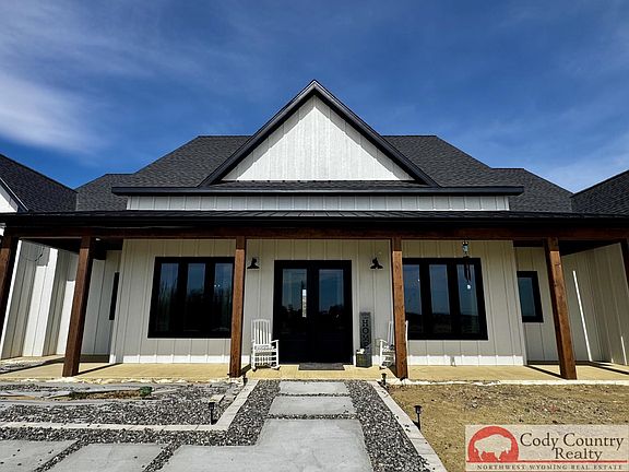 3rd image of 1131 Barrows Rd