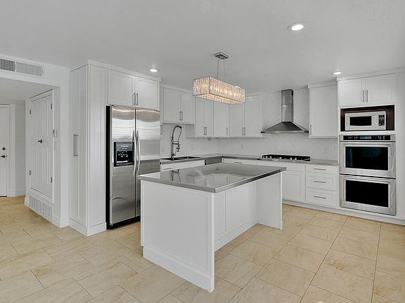 3rd image of 629 Moondale Dr
