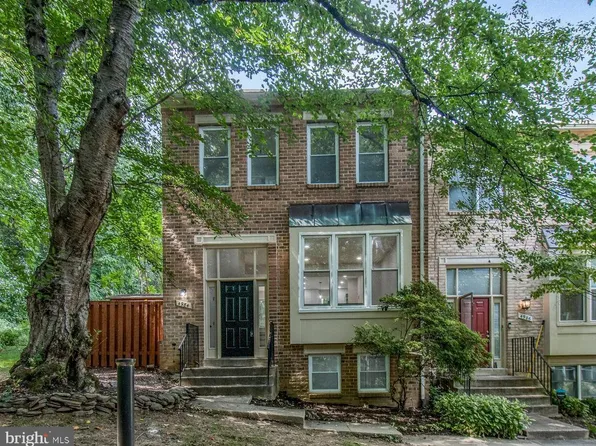4984 Cloister Dr, Rockville, MD 20852