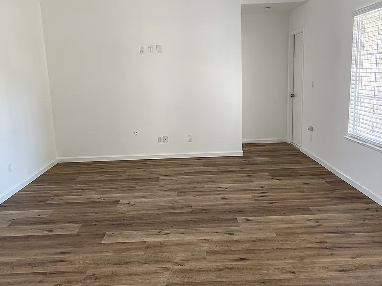 1056 Yellowstone Dr — Photo 8