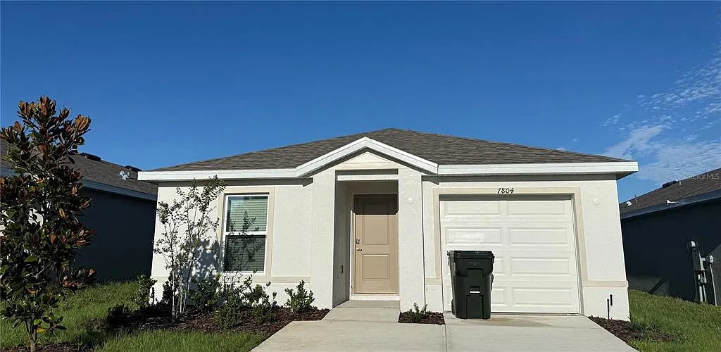 5 bed, 2.0 bath, 1739 sqft, $2,300 — Photo 3