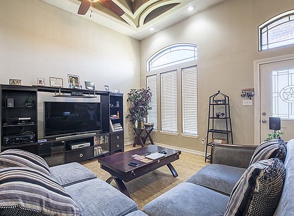 2nd image of 308 Bernal St