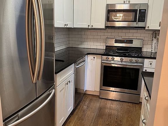 3rd image of 225 E 47th St APT 5D