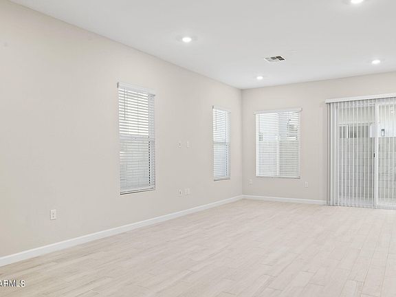 4th image of 5062 E HARTFORD Avenue