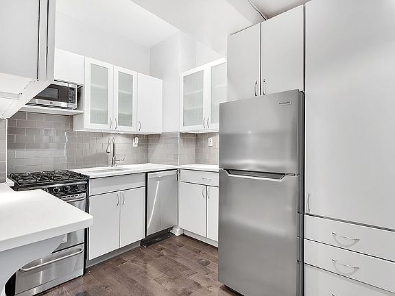 3rd image of 7 Park Ave APT 93