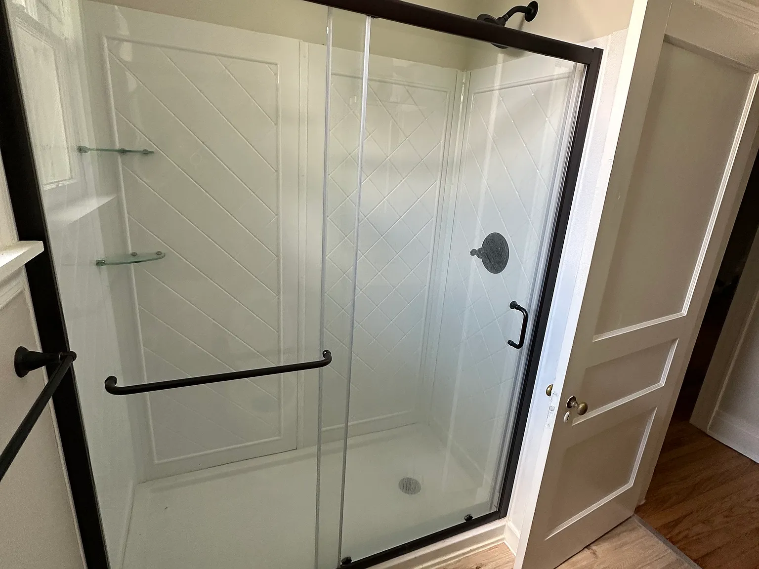 1 bed, 950 sqft, $1,200 — Photo 3