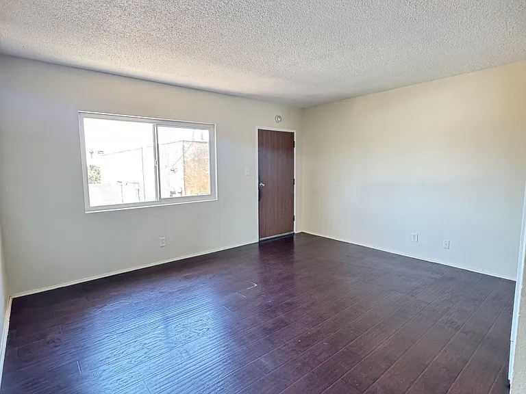 8180 California Ave #D — Photo 4