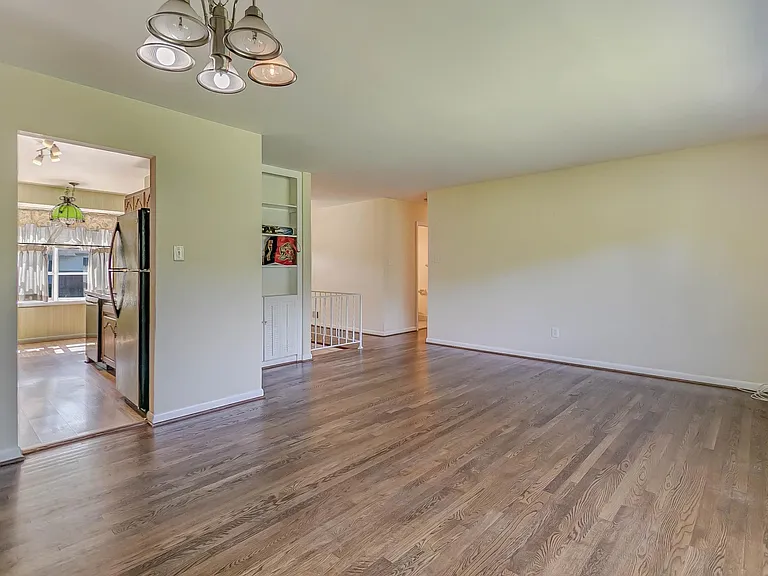8808 Patricia Ct — Photo 11