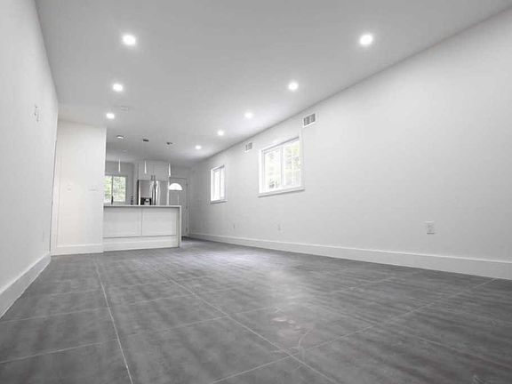5th image of 4610 Oceania St