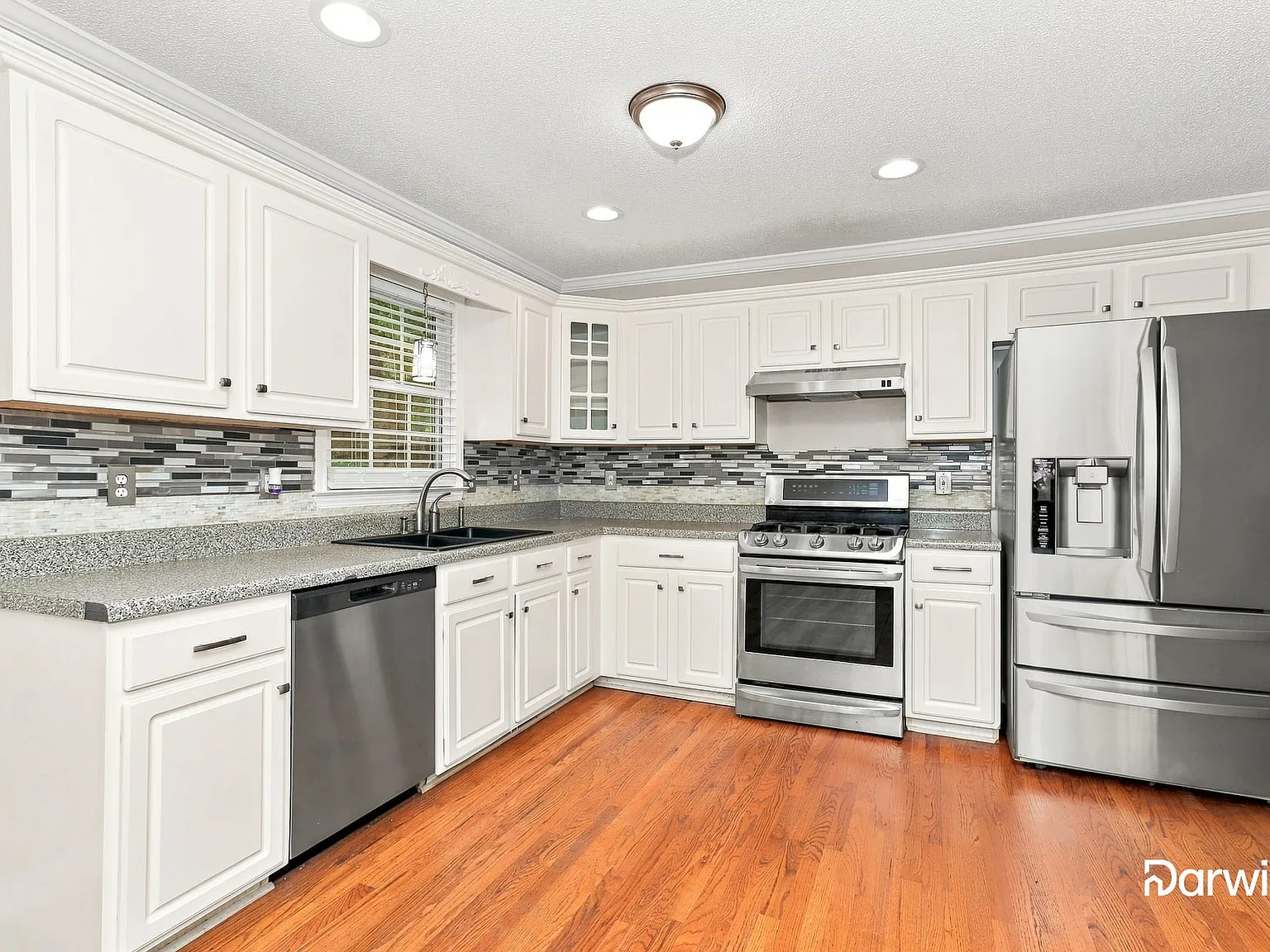 3 bed, 2.5 bath, 2188 sqft, $2,600 — Photo 3