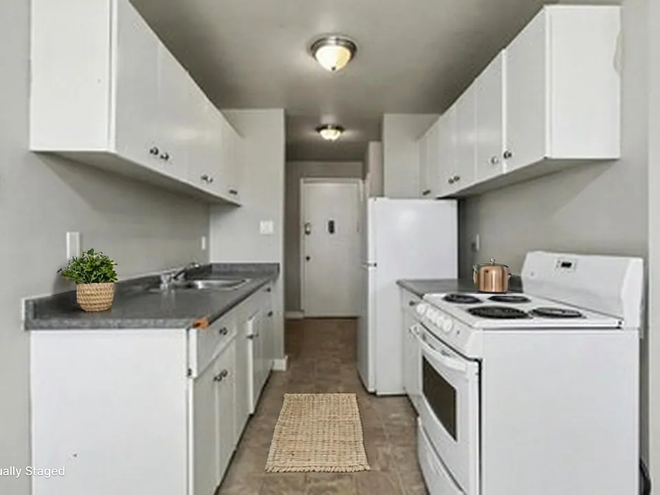 10715 116th St NW