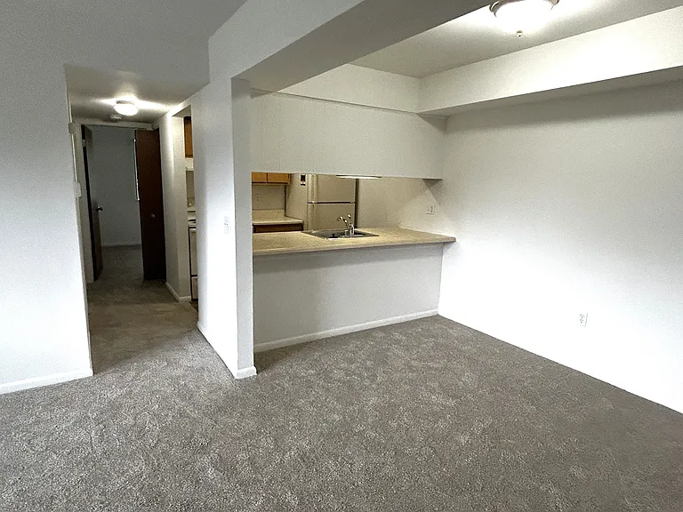 Charter Oaks Apartments — Photo 184