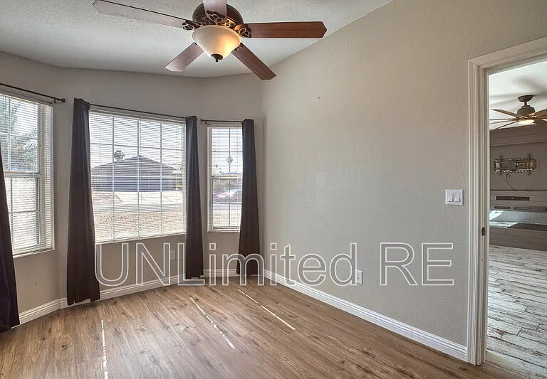 1435 Beefeater Dr — Photo 32
