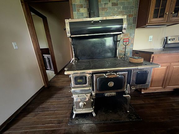 2nd image of 47420 Jefferson Ave