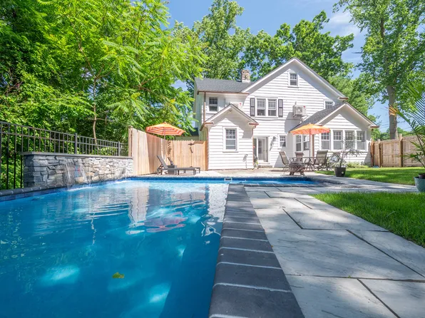35 Weed Avenue, Norwalk, CT 06850