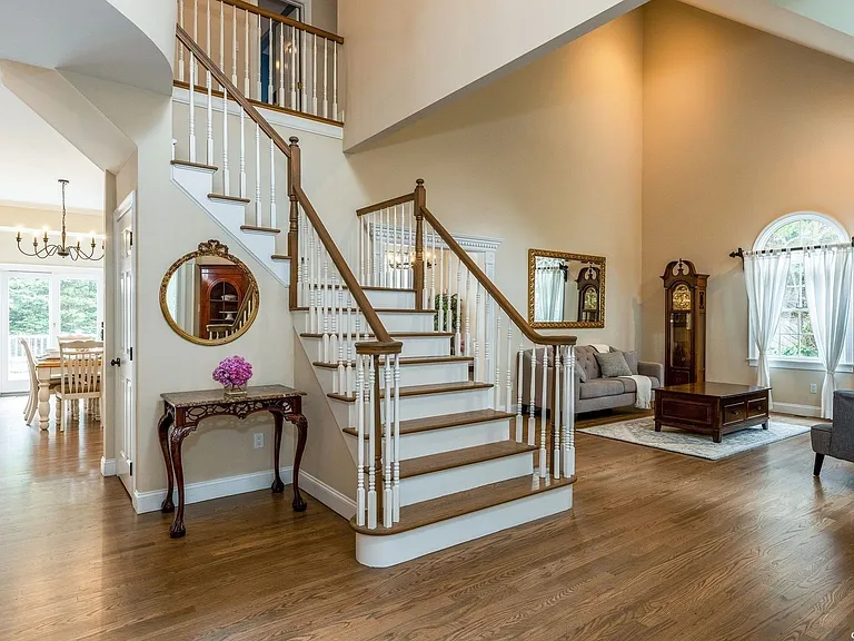 24 Bridle Path — Photo 8