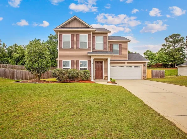 198 New Castle Ln, Spring Lake, NC 28390