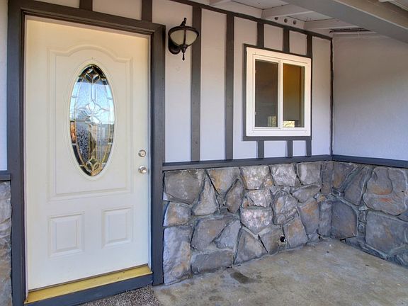 4th image of 2356 Benita Dr