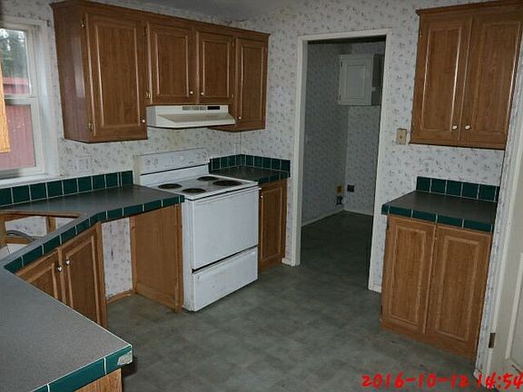 3rd image of 15919 82nd Ave E