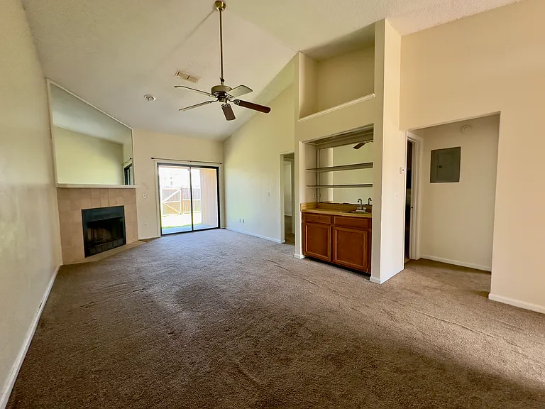 1346 Independence Dr #B — Photo 4