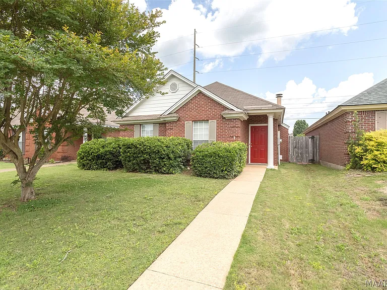 1161 Stafford Dr — Photo 1