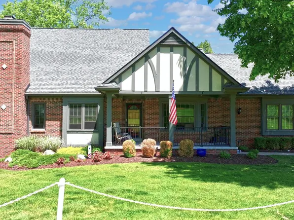 156 Sandhills Ln, Lake Orion, MI 48362
