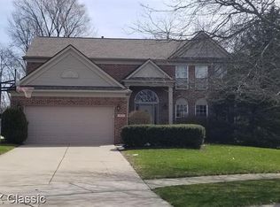 832 Wood Run, South Lyon, MI