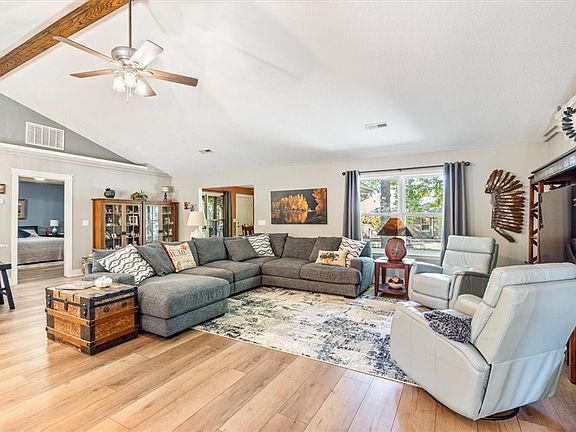 4th image of 2 Dornoch Cir