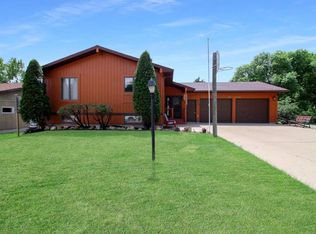 2509 Bel Air Pl, Minot, ND 58703