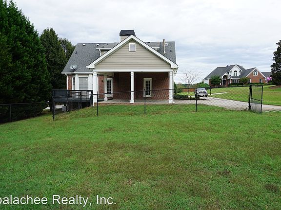 3rd image of 708 Overlook Dr