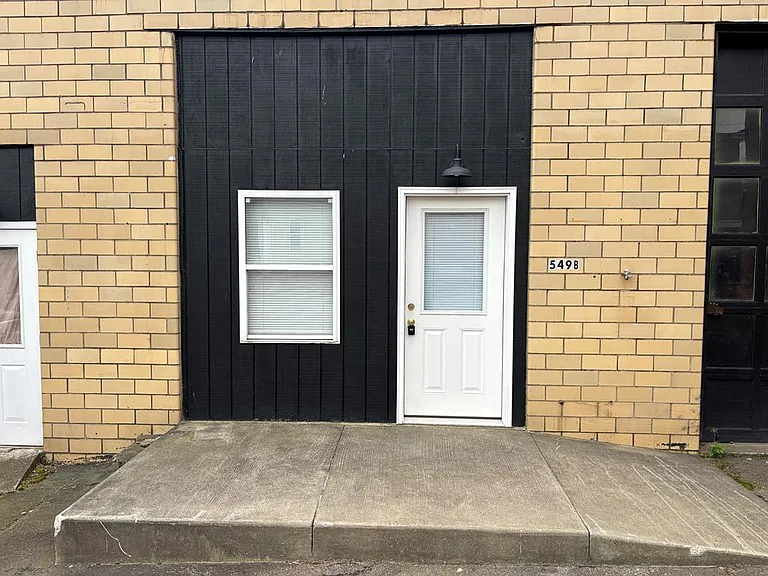 549 E State St #B — Photo 1