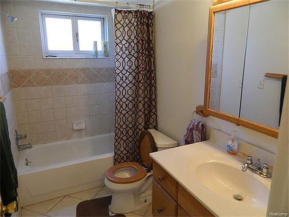 5th image of 1180 Bamford Dr