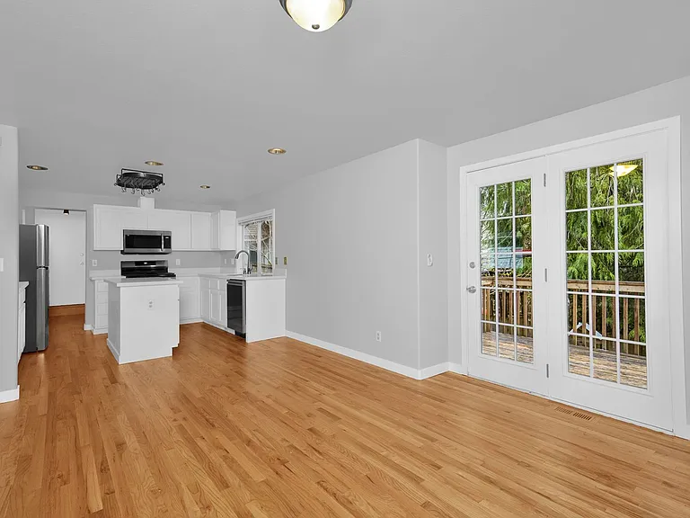 10708 NE 107th Pl — Photo 11