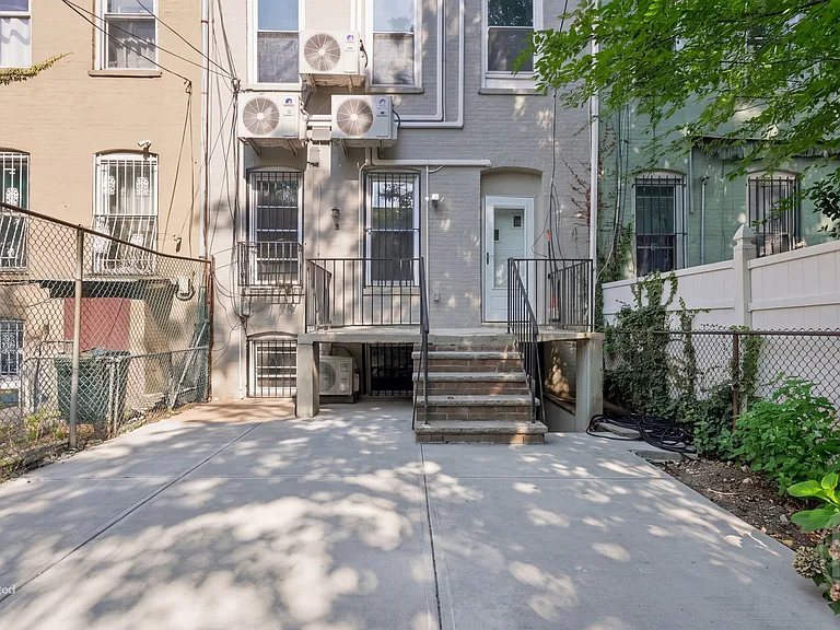 204 E 31st St #1 — Photo 15