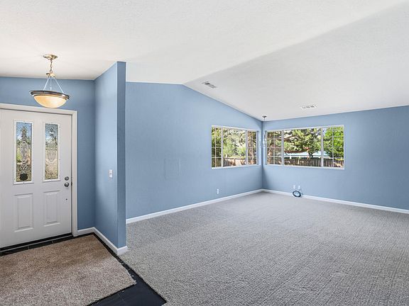 4th image of 540 Oak Knoll Dr