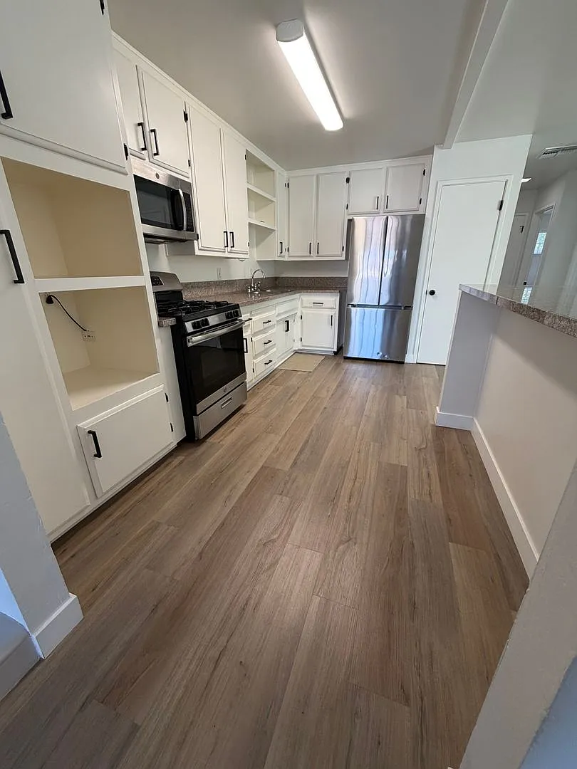 Beautiful Updated Duplex In Fair Oaks!! — Photo 4