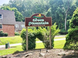 9-36 Crescent Dr, Thiells, NY 10984