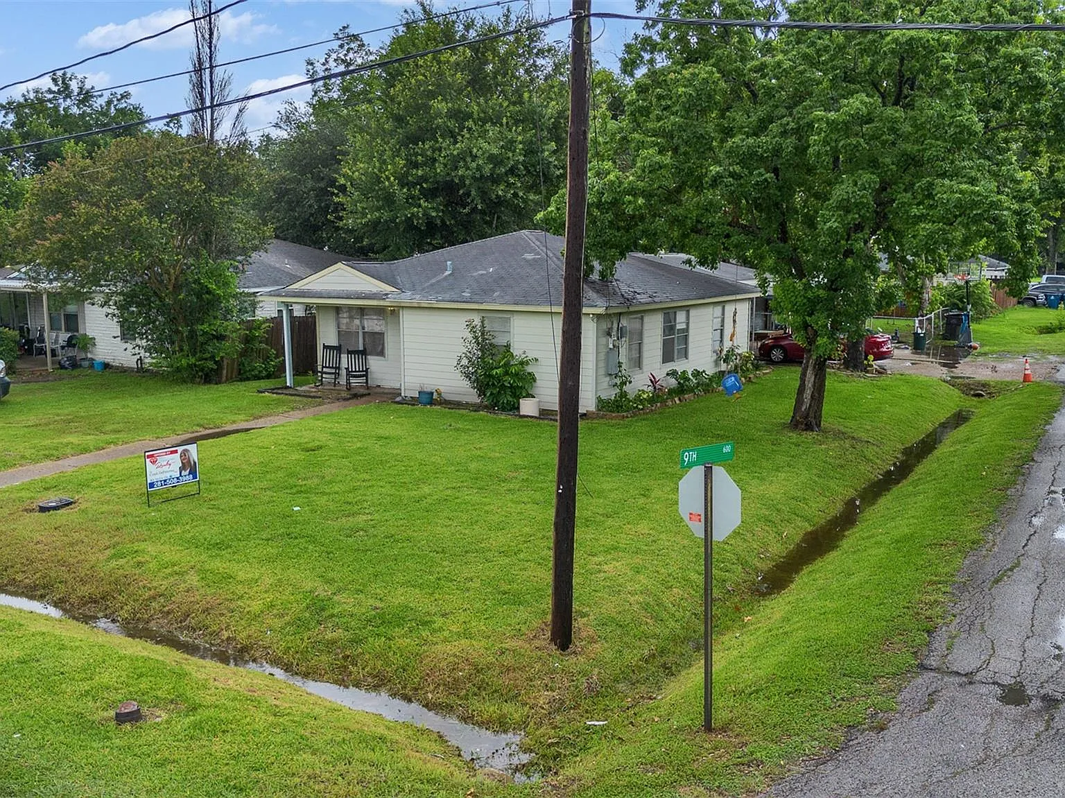 3 bed, 1.5 bath, 1626 sqft, $1,750 — Photo 1