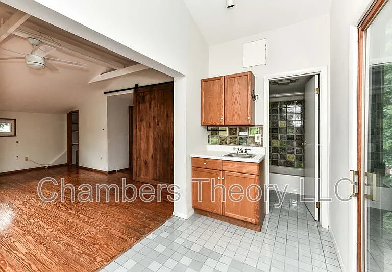 419 S Barton St — Photo 33