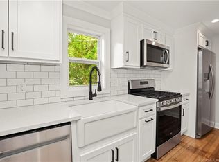 32 Bridgeport Ave, Shelton, CT 06484