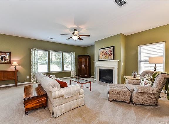 4th image of 1028 Regal Manor Ln #30