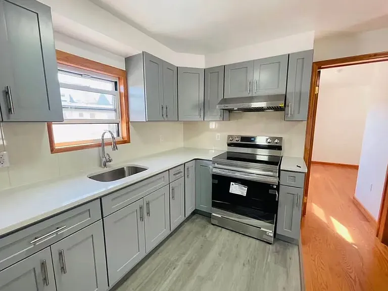 1622 Benson Ave #2 — Photo 4