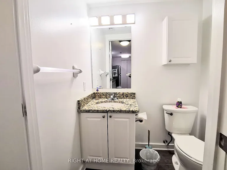 456 King Edward Ave #407 — Photo 12
