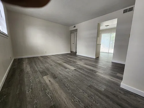 505 Wilshire Dr #7 Photo 1