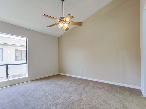 4th image of 12650 Lakeshore Dr Unit 133