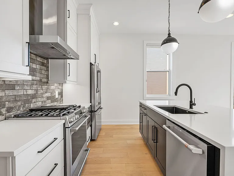 608 Hagan St — Photo 10