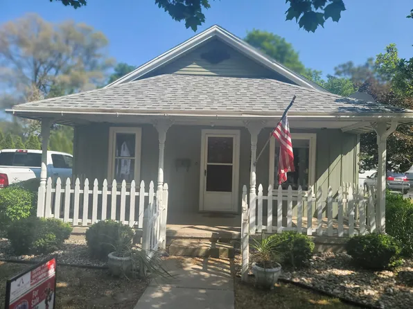 1306 Fournie St, Midland, MI 48640